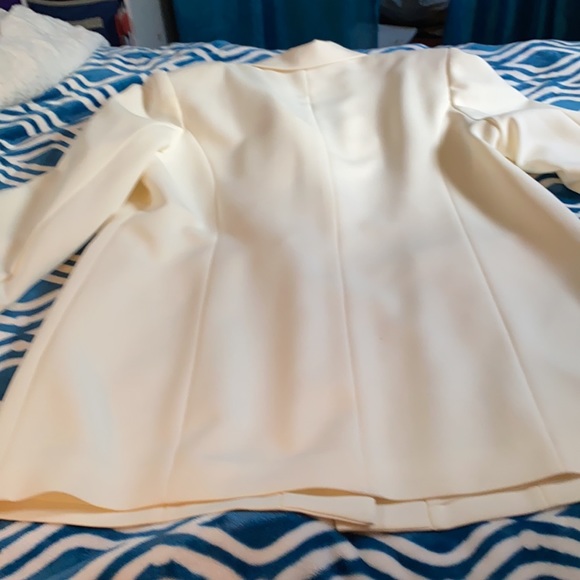 Suit - Picture 4 of 6